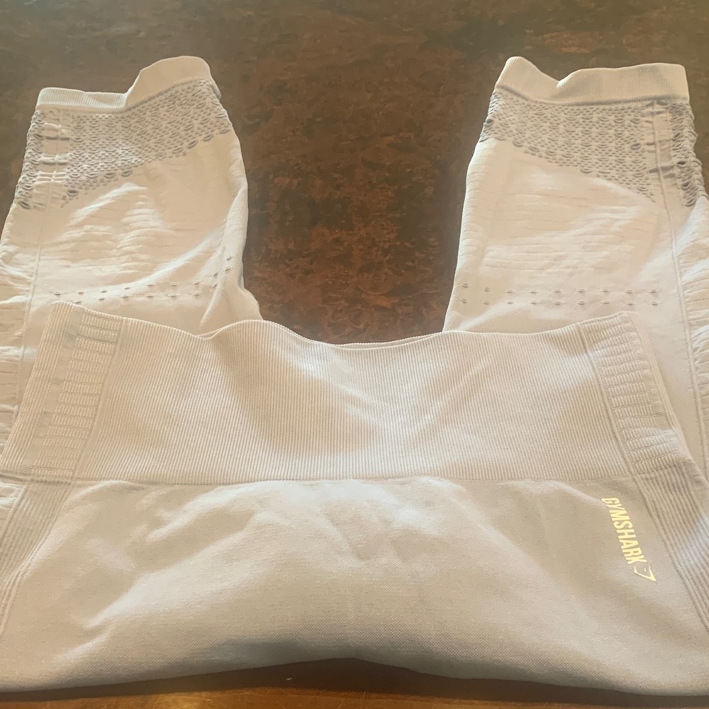 Gymshark Light Gray/ lavender and White Leggings like new!!!